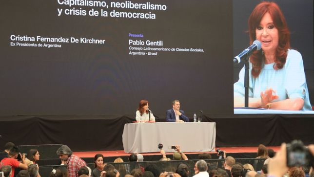 sinceramente: cfk intenta contener el acto en la feria del libro
