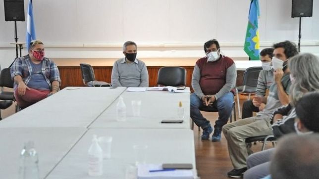 larroque sienta en la mesa a movimientos sociales opositores y matiza reclamos