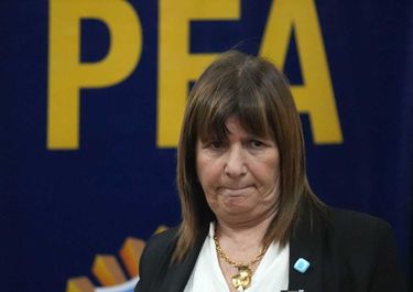 Patricia Bullrich le da más poder, por decreto, a la Policía Federal.