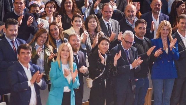 vamos a volver: la tropa bonaerense que se subio a la tribuna de cristina en el cck