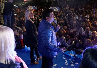 Espinoza: “Basta de grietas, vamos todos detrás de la bandera argentina”