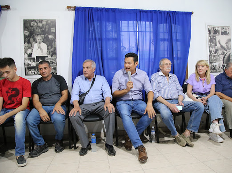 Osvaldo Llancafilo, diputado nacional, cerca de Jorge Sapag. El MPN insiste con el aporte de gobernabilidad.