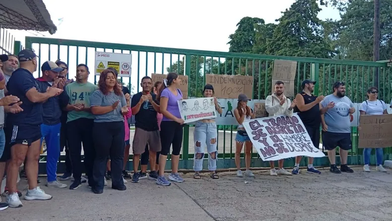 El reclamo de trabajadores despedidos del Frigorífico Pico: cuestionamientos al rol del Sindicato de la Carne y alerta para el sistema político.
