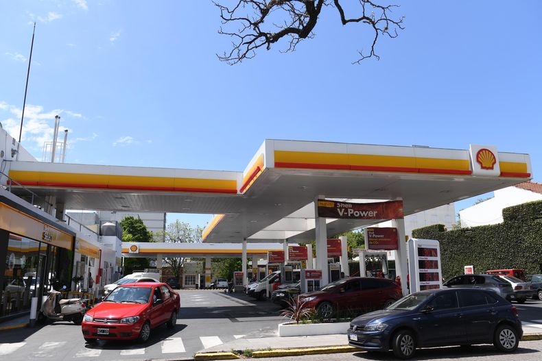 Toto Caputo define de cuánto será el aumento a los combustibles