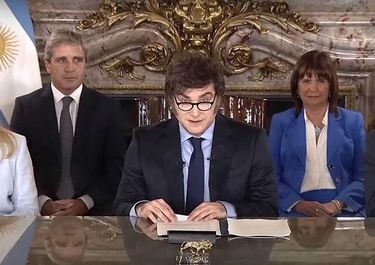 Javier Milei, Toto Caputo y Patricia Bullrich: el ideólogo de la revolución libertaria, el encargado de su ejecución cotidiana y la gendarme que la garantiza.