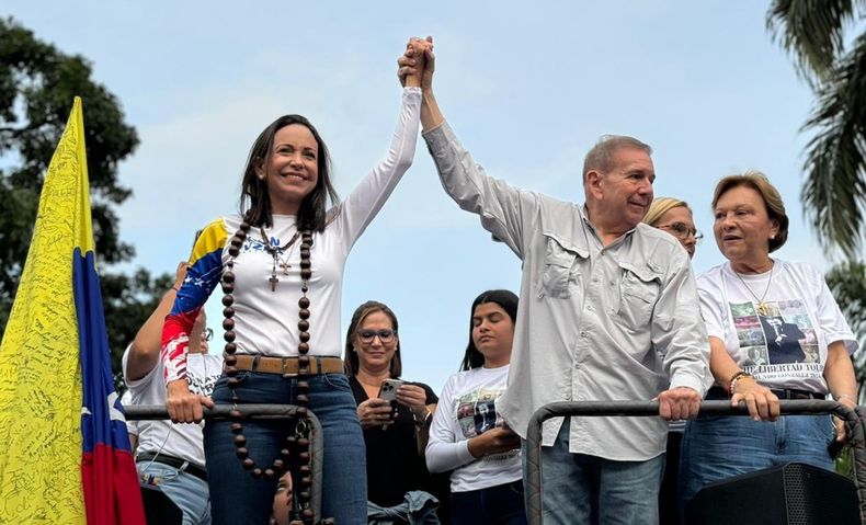 María Corina Machado y Edmundo González Urrutia, referentes de la oposición que obtuvo, según los datos oficiales, 44% de los votos.