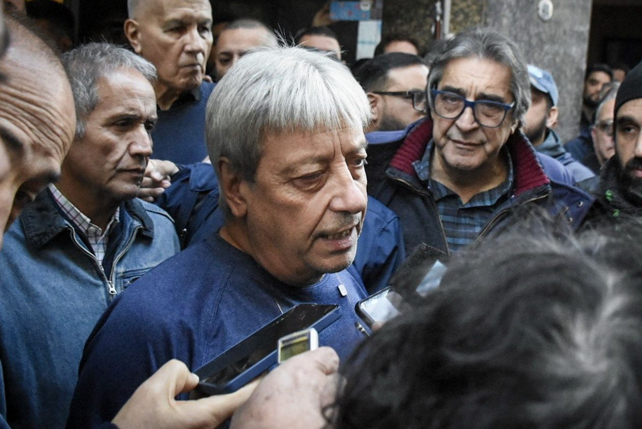 Abel Furlan en el abrazo simbólico a la UOM