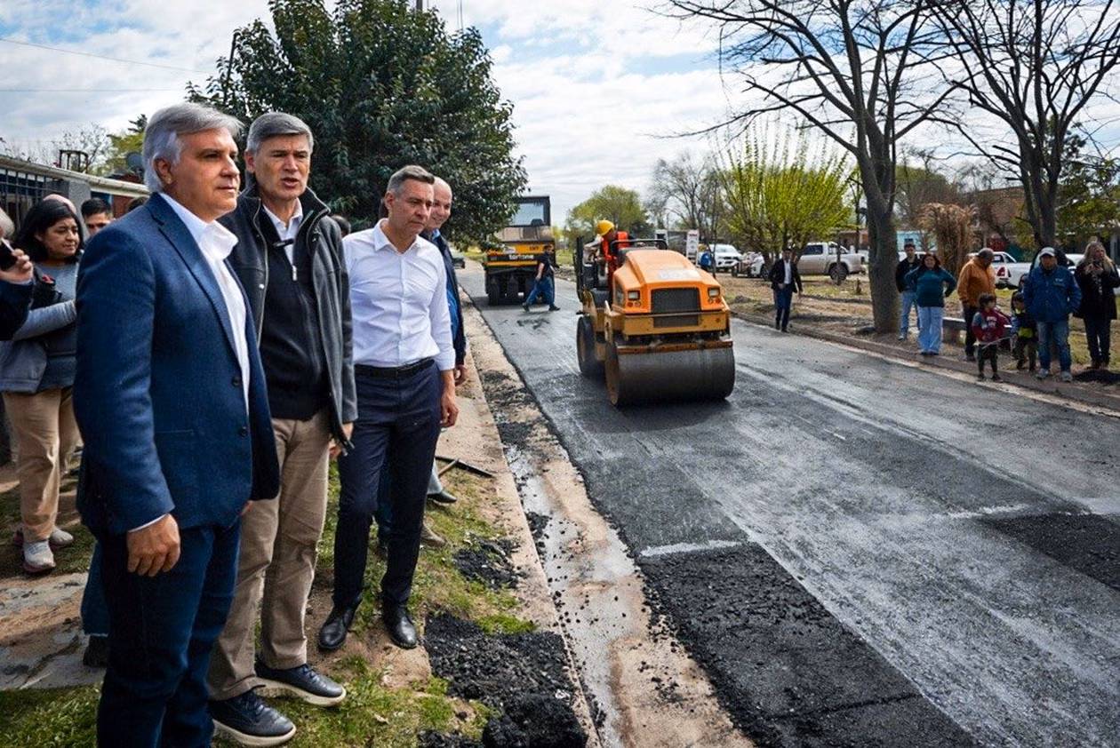 Martín Llaryora pavimenta el camino a su reelección en Córdoba con obras y rosca