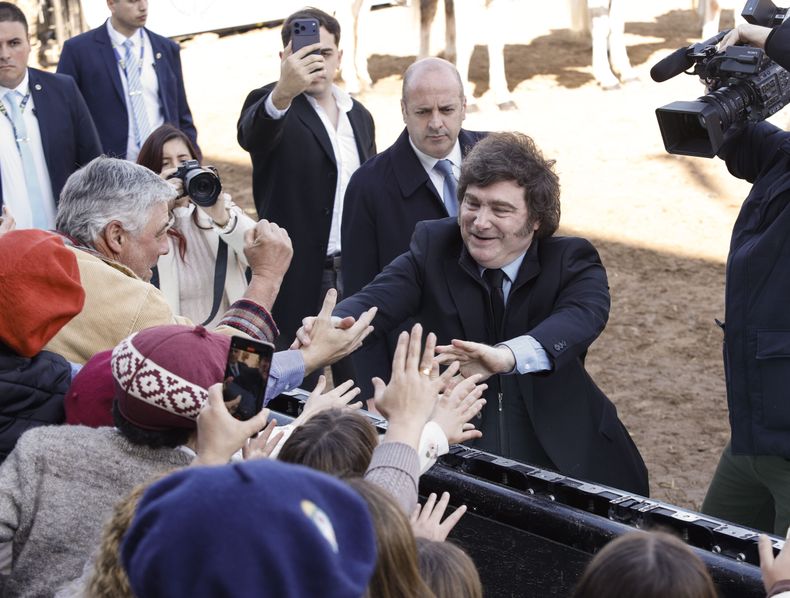 Todo piola con Javier MIlei en la exposición de campo.