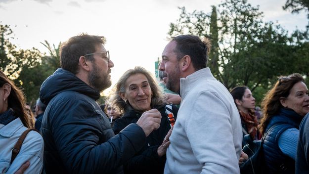 El diputado vernista de La Pampa, Hernán Pérez Araujo; la vicegobernadora Alicia Mayoral y el intendente de Santa Rosa Luciano di Nápoli se encontraron en la Marcha Federal Universitaria: coincidencias y tensiones. El diputado vernista de La Pampa, Hernán Pérez Araujo; la vicegobernadora Alicia Mayoral y el intendente de Santa Rosa Luciano di Nápoli se encontraron en la Marcha Federal Universitaria: coincidencias y tensiones.