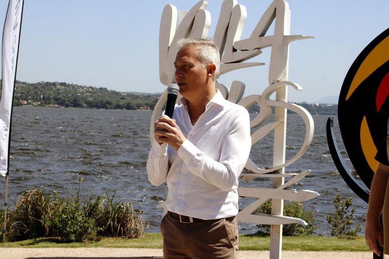 Esteban Avilés protagonizó la primera polémica política del verano.