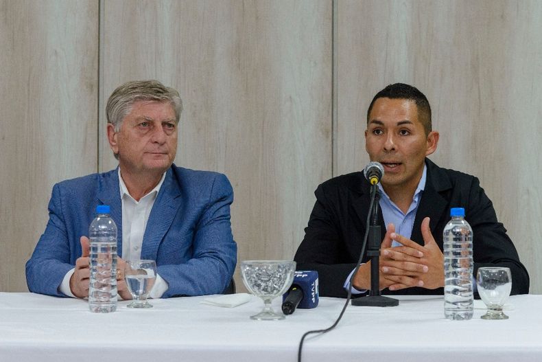 El gobernador de La Pampa Sergio Ziliotto junto al intendente de 25 de Mayo Leonel Monsalve: el jefe comunal ya se dijo 