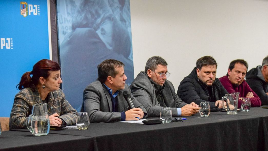 El peronismo porteño patea la interna y estira el mandato de Mariano Recalde con la mira en 2027