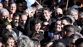 El gobernador Axel Kicillof, en la marcha por CFK.