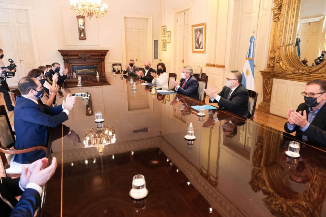 Alberto Fernández y Arabela Carreras Alberto Fernandez Arabel Carreras Río NEGRO Hidrógeno Verde