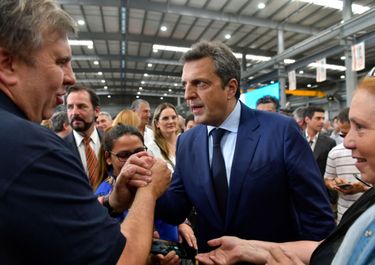 Un Club de París no hace verano: Massa, otra vez a los manotazos por los dólares