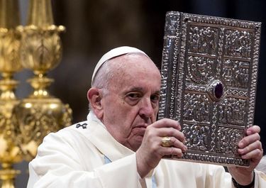 Marchas y contramarchas de un papa de transición que quiere quedarse
