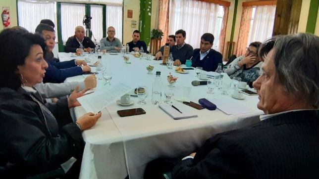 el congelamiento de combustibles revoluciona a intendentes patagonicos