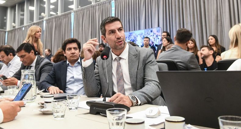 Manuel Quintar camina por la cornisa de la política para pintar Jujuy de violeta