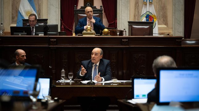 Guillermo Francos, antes de retirarse de la sesión ofendido.&nbsp;