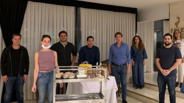 los hoteleros: el scrum larretista que custodia a los repatriados