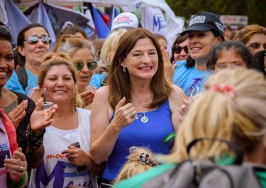 Al combate de la feminización de la pobreza