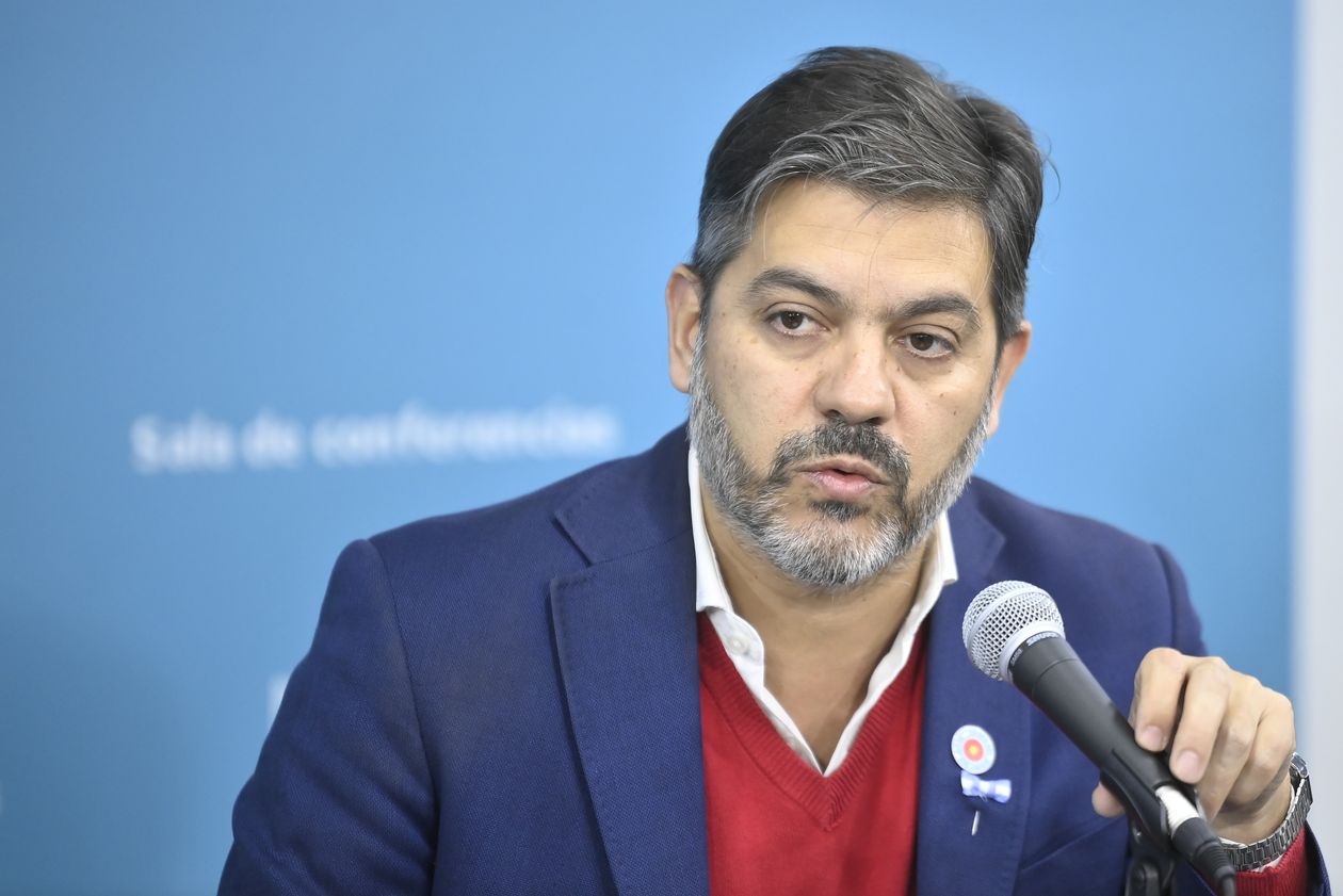 Carlos Bianco en conferencia de prensa (2).JPG