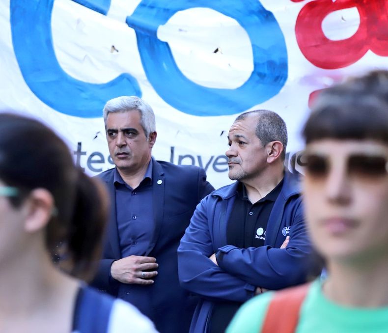 El rector Franco Bartolacci junto con el secretario general de los docentes particulares, Mart&iacute;n Lucero.