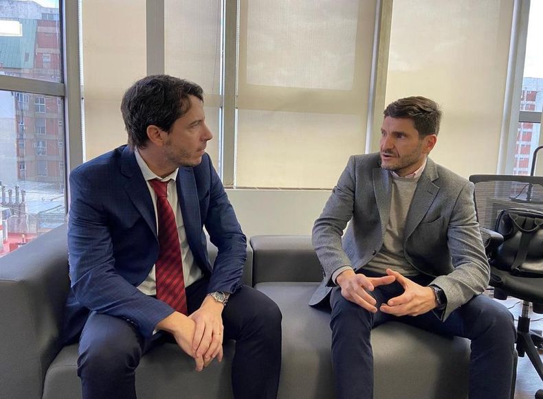 Martín Berhongaray con Maximiliano Pullaro. El presidente del radicalismo de La Pampa tiene diálogo cotidiano con su par nacional, Leonel Chiarella.