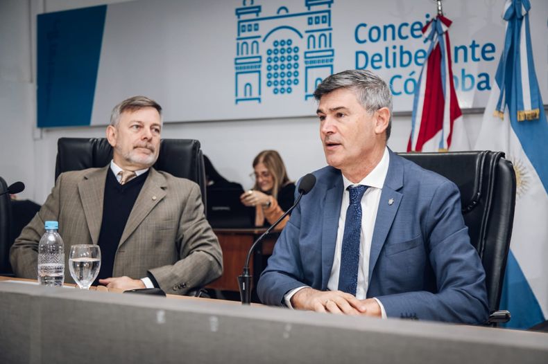 Daniel Passerini junto a Javier Pretto en el viejo reciento del Concejo Deliberante de Córdoba.