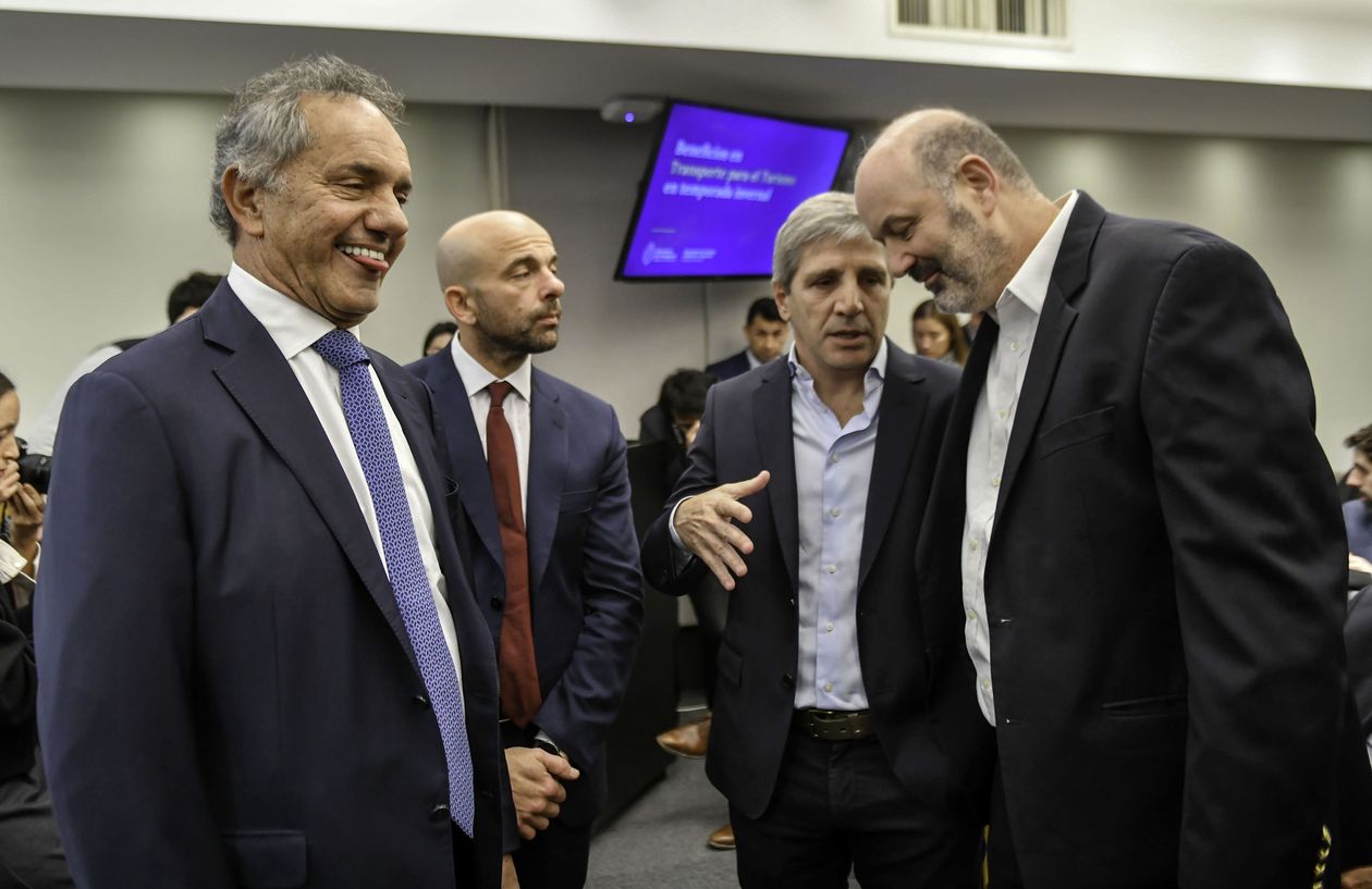 Daniel Scioli con otros funcionarios de Javier Milei