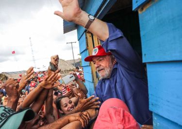 Acorralado, Lula ya piensa en un sucesor