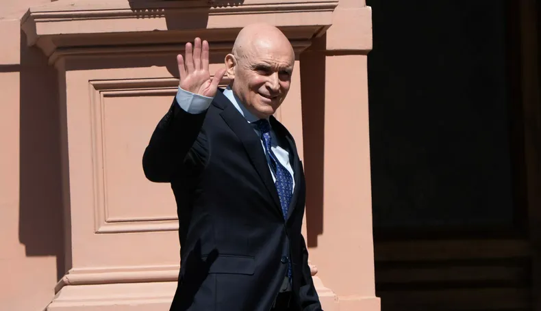 José Luis Espert no se baja: el candidato recibió instrucciones de Santiago  Caputo en una reunión en la Casa Rosada