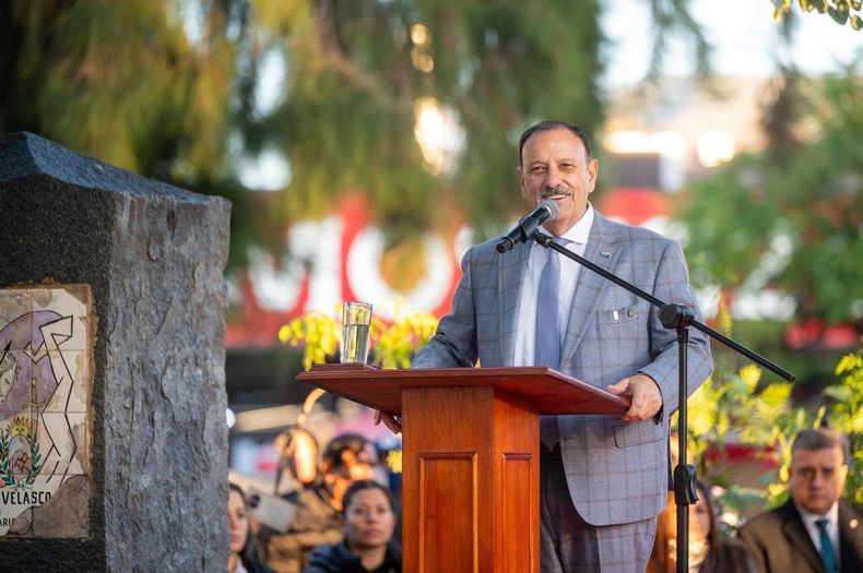 Ricardo Quintela moldea su sucesión en La Rioja, pero se guarda una carta.