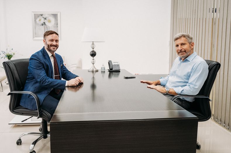 Francisco Azcué y Rogelio Frigerio. El gobernador de Entre Ríos ve con buenos ojos las intenciones del intendente de Concordia de presidir el Comité provincial de la UCR. 