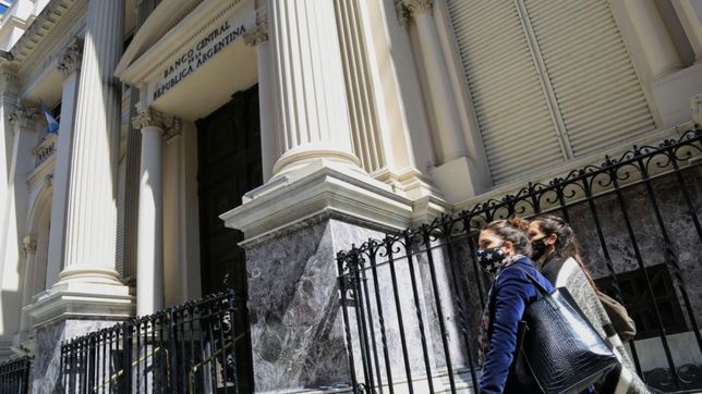 dolar: el banco central se embarca en una pelea dura para no devaluar