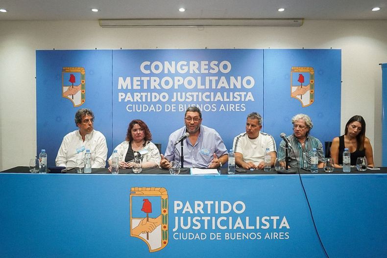 La cúpula del peronismo creó una comisión para reformar la Carta Orgánica del partido en un año de mandatos prorrogados y debate abierto sobre una interna en el PJ metropolitano.