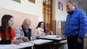 Solo dos barones de la boleta corta sortearon la grieta y salvaron la ropa
