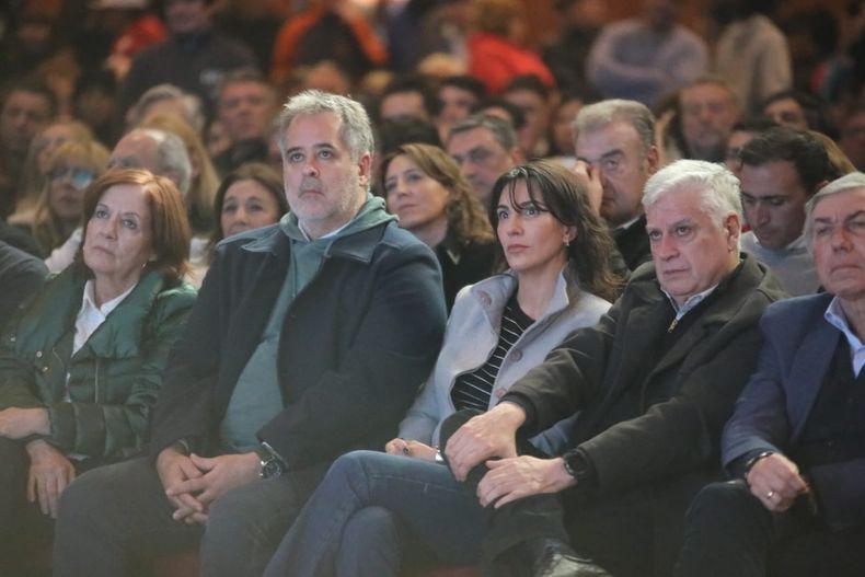 Gutiérrez y De la Sota junto a Alejandro Topo Rodríguez en el acto de relanzamiento de Schiaretti en Palermo. Al lado, la senadora Alejandra Vigo.&nbsp;