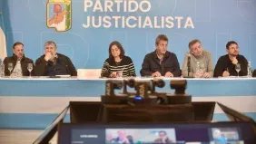 La silla vacía de CFK, entre Mayans y Corpacci. 