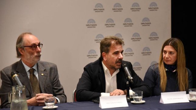 la oposicion dejo sus diferencias de lado y critico los anuncios de batakis