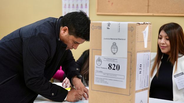 Santa Cruz: Claudio Vidal se prepara para forzar la máquinaria de los consensos y reformar la ley electoral.