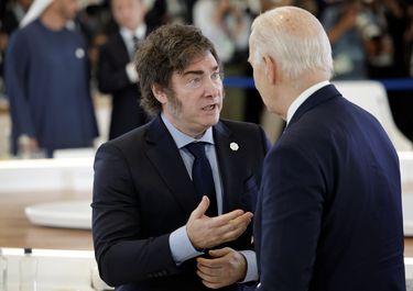 La deserción de Biden pone en crisis el Plan Aguantar de Milei