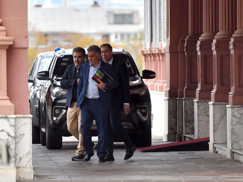 Cristian Ritondo y Diego Santilli, por el PRO, y Sebastián Pareja, por La Libertad Avanza. Cristian Ritondo y Diego Santilli, por el PRO, y Sebastián Pareja, por La Libertad Avanza.
