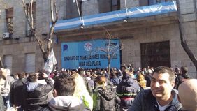 Arroyo demora el pago de sueldos y los municipales sostienen el paro