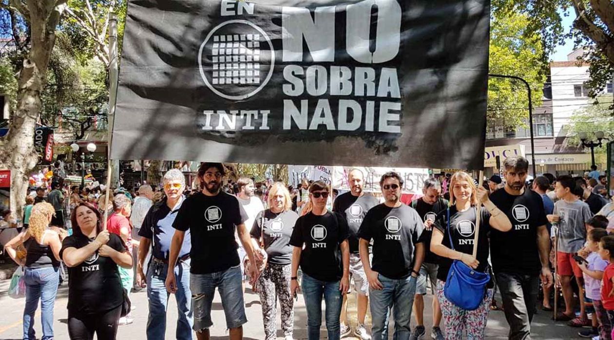 En medio del ajuste de Javier Milei, un centenar de empresarios industriales salen a respaldar al INTI