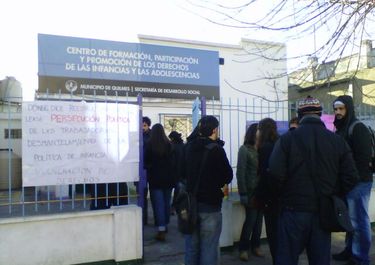 Conflicto y repudio a la Subsecretaría de Infancia de Quilmes por despidos