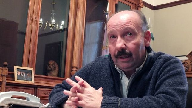 rebelion en la granja: inza no pago los sueldos y los trabajadores tomaron el municipio