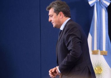 Primavera Cero: Massa enfrenta un mes clave, con dólares e inflación en la mira