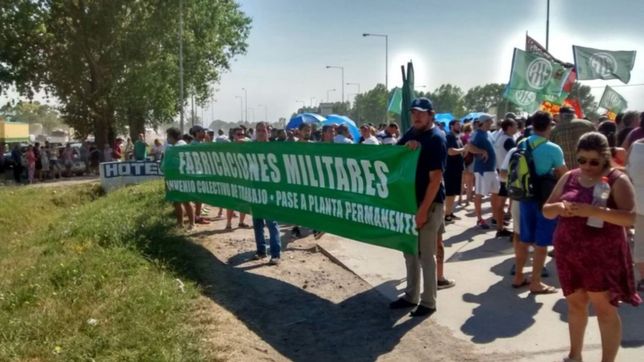 el gobierno achica fabricaciones militares y despide empleados en azul